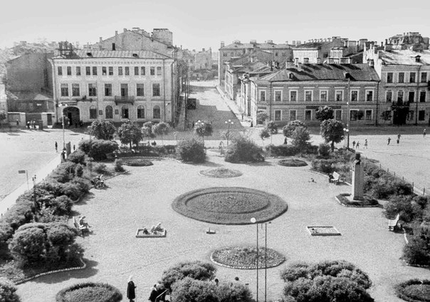 Сквер у гостинки